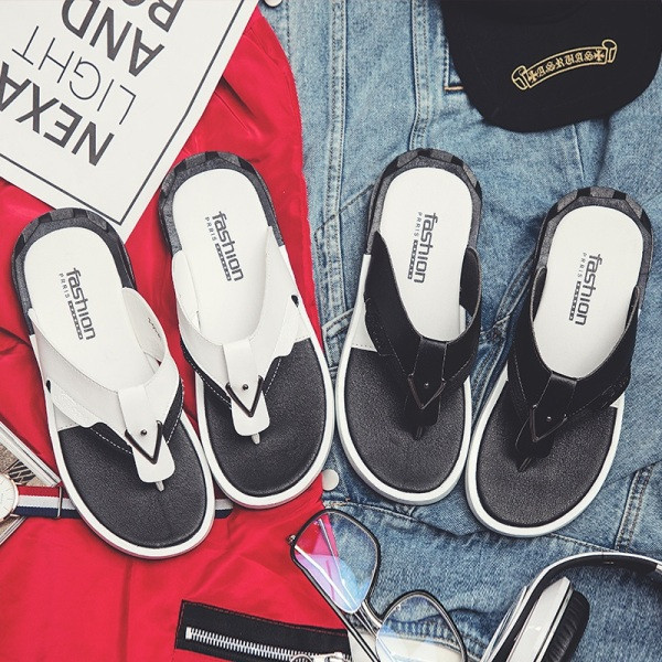 Eko bőrből készült kéttónusú férfi papucs fém díszítéssel