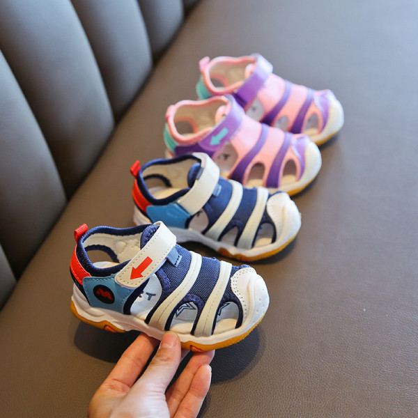 Kleebistega laste libisemiskindlad sandaalid tüdrukutele ja poistele