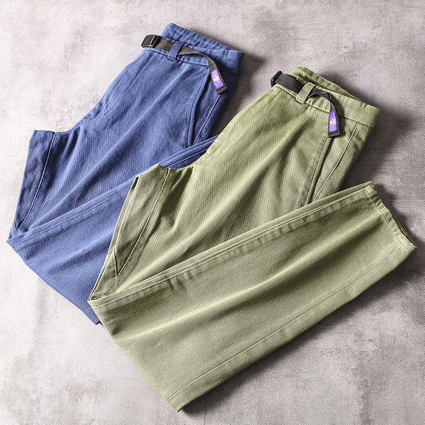 Ležerne muške hlače s kožnim elementom u struku