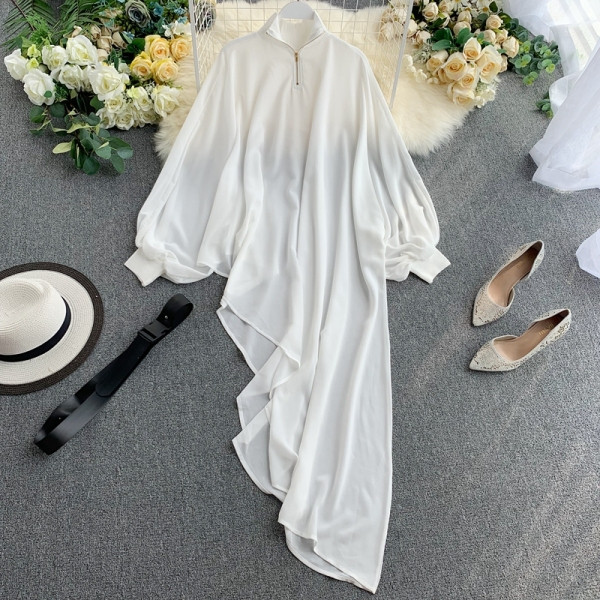 Pikk asümmeetriline naiste särk luku ja vööga