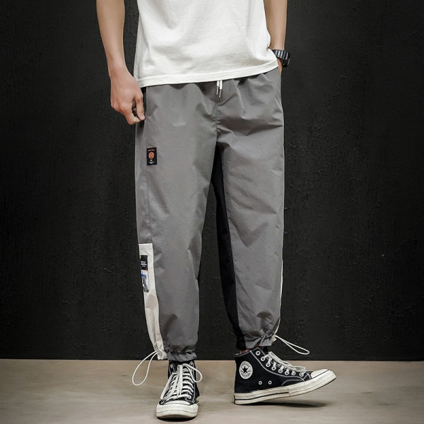 Model nou de pantaloni barbatesti cu aplicatie pe picior