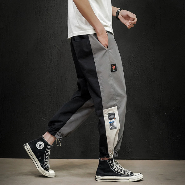 Model nou de pantaloni barbatesti cu aplicatie pe picior