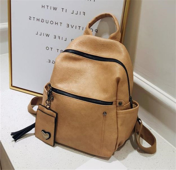 Stílusos női hátizsák eko bőrből, cipzárral