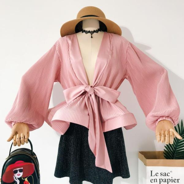 Jauna modeļa aktuāls sieviešu krekls ar dziļu kakla izgriezumu un vidukļa saitēm