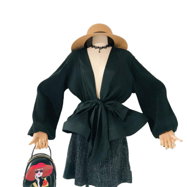 Jauna modeļa aktuāls sieviešu krekls ar dziļu kakla izgriezumu un vidukļa saitēm