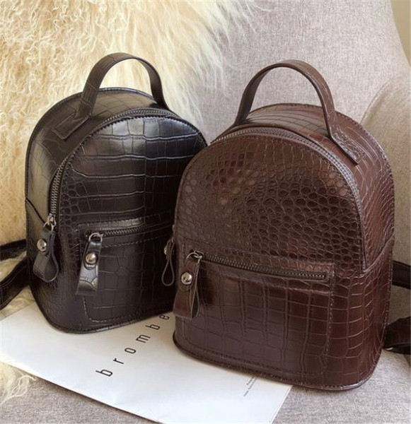 Moderna sieviešu mugursoma no tīras eko ādas