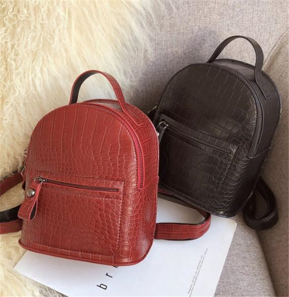 Moderna sieviešu mugursoma no tīras eko ādas