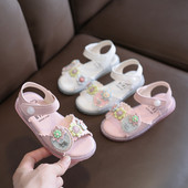 Jauns bērnu sandaļu modelis meitenēm ar 3D elementiem