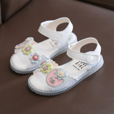 Jauns bērnu sandaļu modelis meitenēm ar 3D elementiem