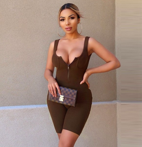 Sieviešu sporta kombinezons no velveta džersija ar rāvējslēdzēju