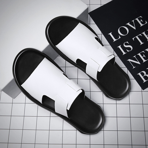 Moderne muške papuče od eko kože sa ravnim potplatom i izrezanim dijelovima