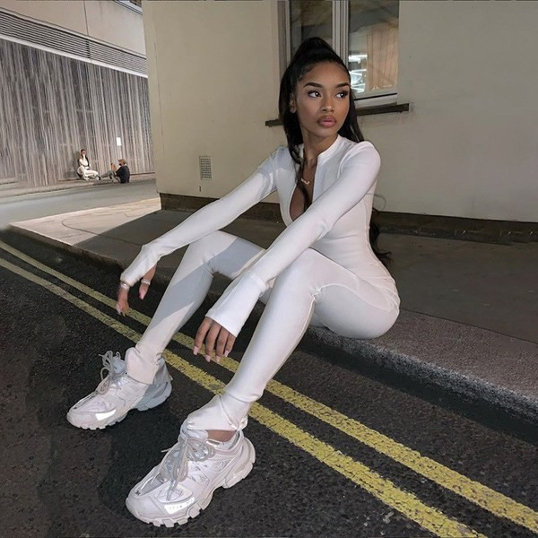 Pikad lukuga naiste spordikombinesoonid