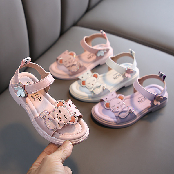 Model nou de sandale pentru copii cu element 3D si autocolante pentru fete