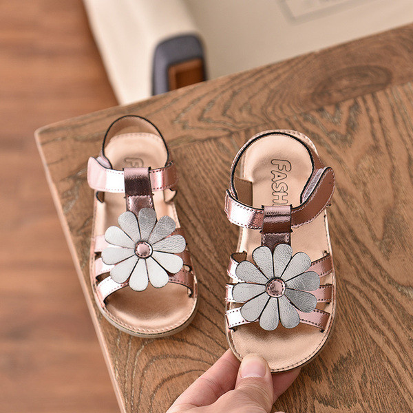 Moodsad lille ja kleebistega laste sandaalid tüdrukutele