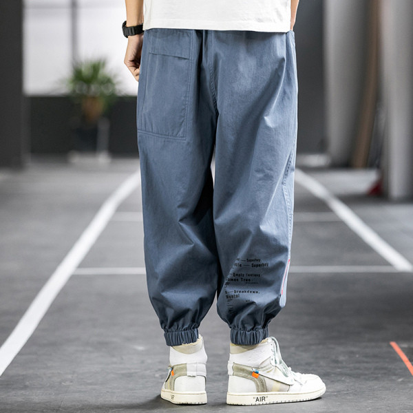 Meeste püksid pahkluu ja värviliste kirjadega