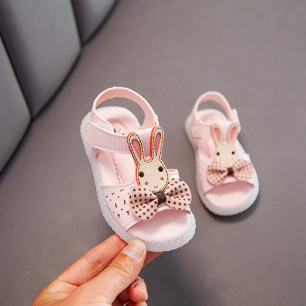 Aktuālās bērnu sandales ar lentīti un 3D elementu