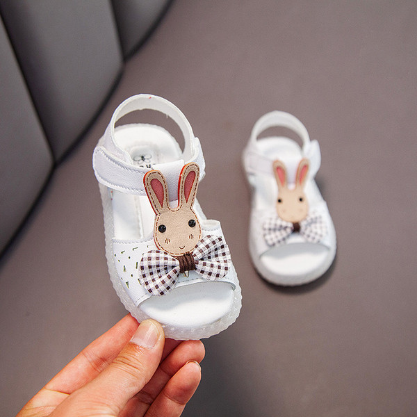 Aktuālās bērnu sandales ar lentīti un 3D elementu