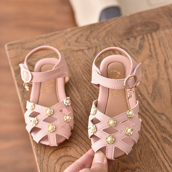 Mūsdienīgas bērnu sandales ar sprādzi un metāla elementiem