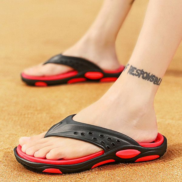 Gumene muške papuče preko vrha s ravnim potplatom