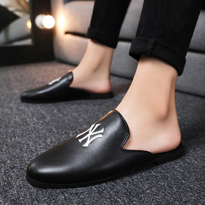 Stilīgas vīriešu čības no eko ādas ar plakanu zoli un izšuvumu