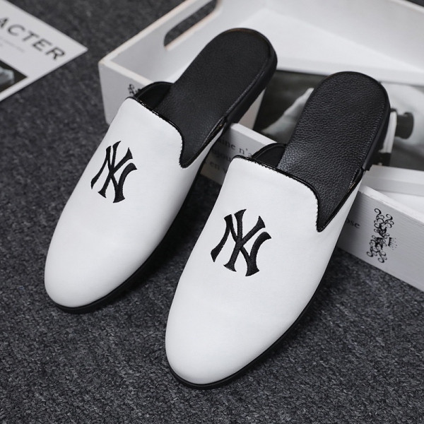 Stilīgas vīriešu čības no eko ādas ar plakanu zoli un izšuvumu