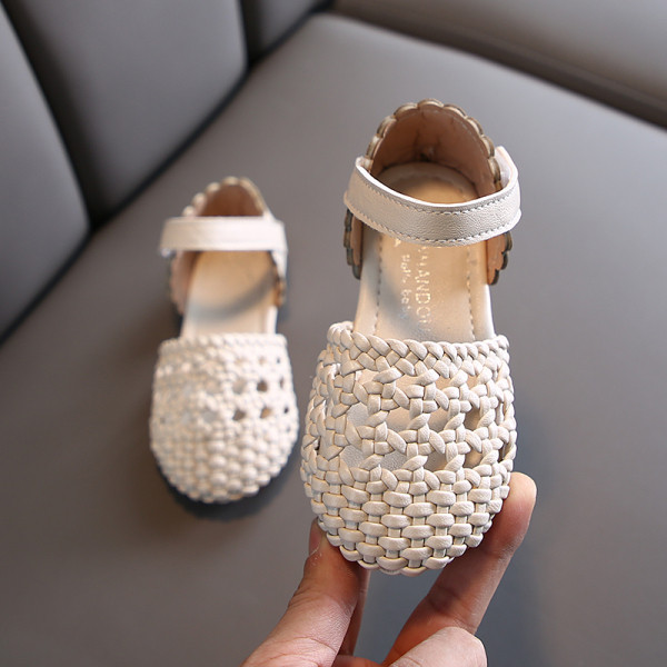 Jauns bērnu sandaļu modelis meitenēm no eko ādas ar uzlīmēm