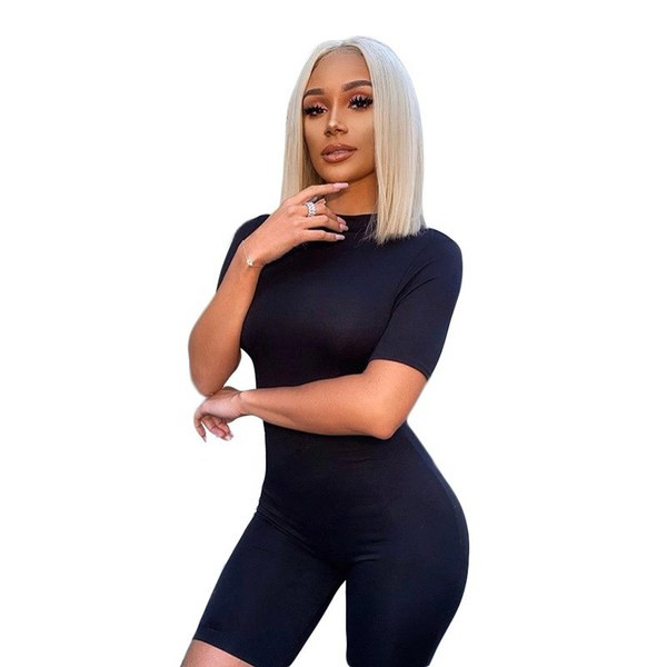 Sieviešu sporta kombinezons - tīrs modelis