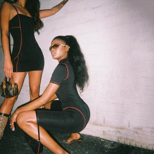 Naiste spordikombinesoon luku ja kraega