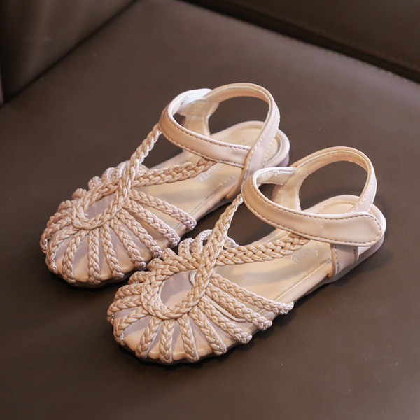 Keresztpántos és matricás gyerekszandál lányoknak