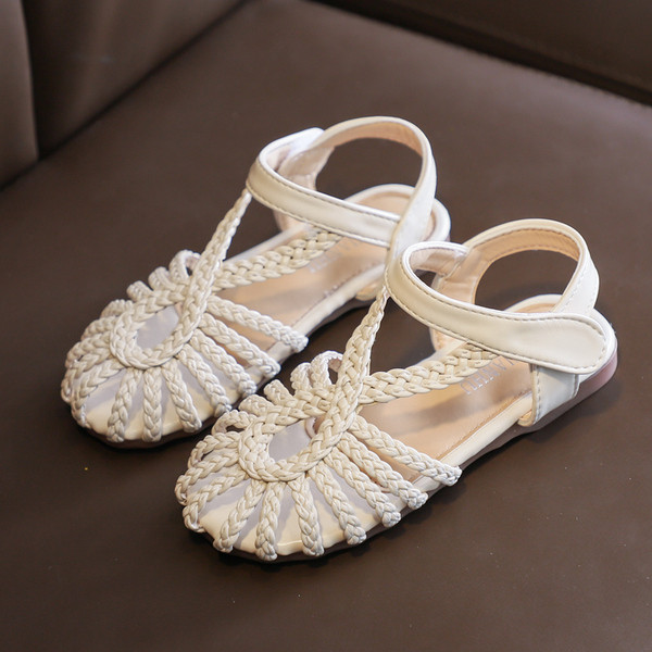 Keresztpántos és matricás gyerekszandál lányoknak