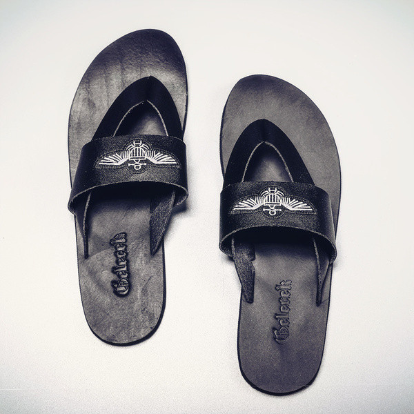 Vīriešu modernas mākslīgās ādas čības ar izšuvumu