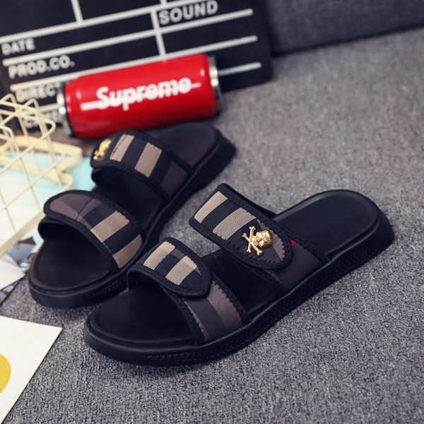 Papuci casual barbatesti cu autocolante si decor metalic in forma de craniu