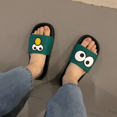Ανδρικές παντόφλες casual με απλικέ και επίπεδη σόλα
