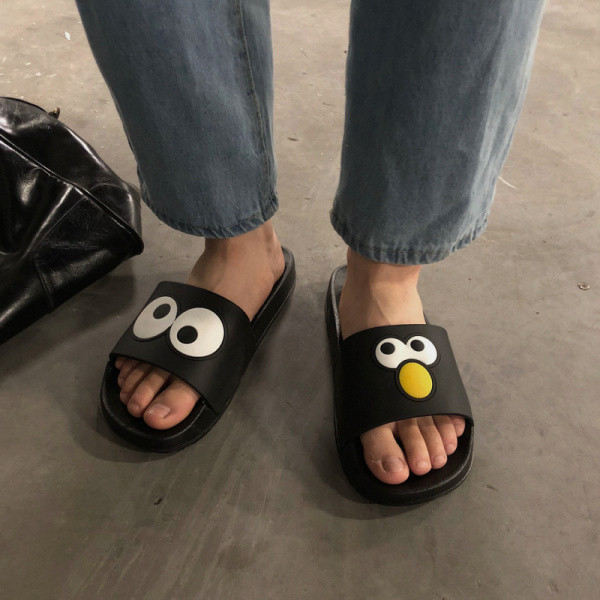 Vīriešu ikdienas čības ar aplikāciju un plakanu zoli