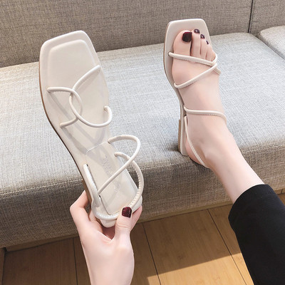 Sieviešu ikdienas sandales ar krusteniskām siksnām