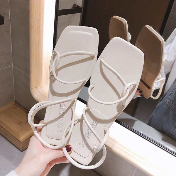 Sieviešu ikdienas sandales ar krusteniskām siksnām