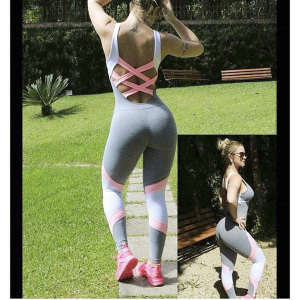 Női sportoverál csupasz háttal, színes pántokkal