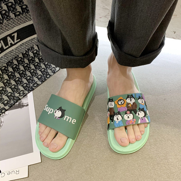 Modernas čības ar uzrakstu un krāsainiem aplikācijām piemērotas vīriešiem un sievietēm