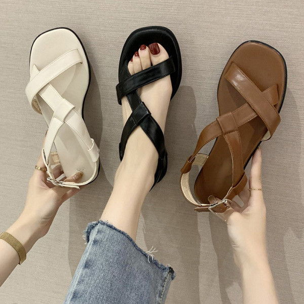 Sieviešu mākslīgās ādas sandales ar sprādzi