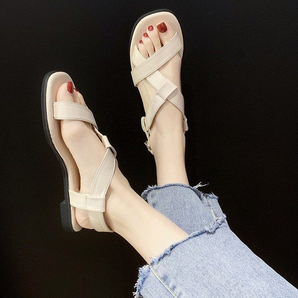 Sieviešu mākslīgās ādas sandales ar sprādzi