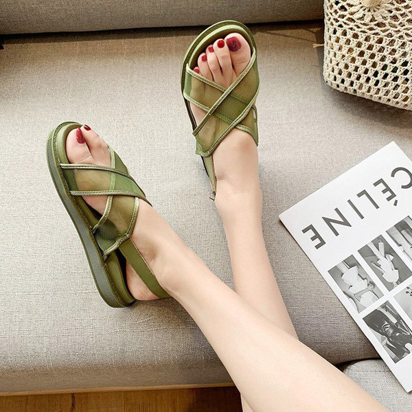 Ristirihmade ja pandlaga vabaaja naiste sandaalid