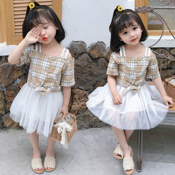 Rochie copii in carouri pentru fete croiate model cu umerii goi si panglica