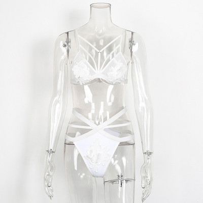 Γυναικεία εσώρουχα σε λευκό χρώμα με δαντέλα