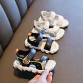 Klassikalised kleebistega laste sandaalid poistele