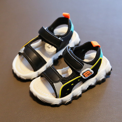 Klassikalised kleebistega laste sandaalid poistele