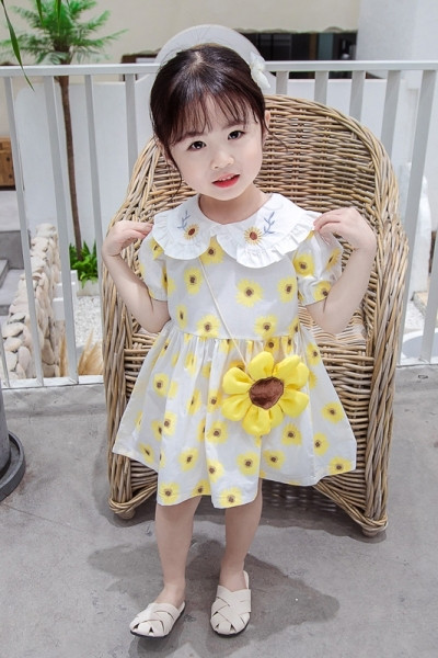 Bērnu kleita meitenēm ar klasisku apkakli un ziedu motīviem