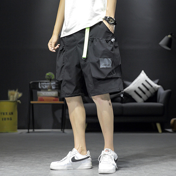 Vīriešu īsie šorti ar lielām sānu kabatām