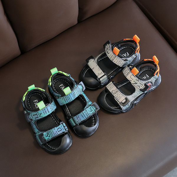 Alkalmi gyerekszandál csatokkal fiúknak