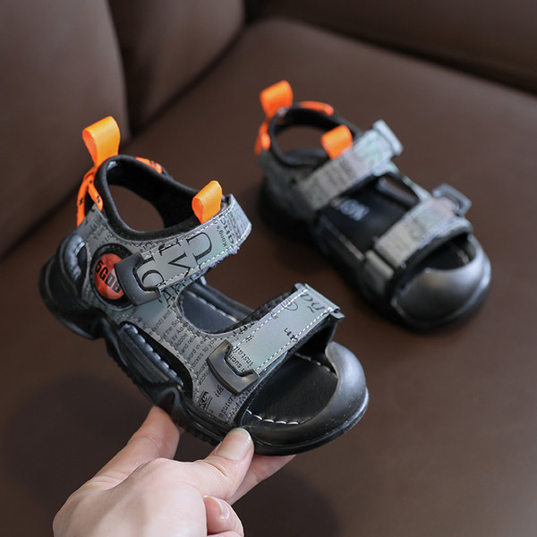 Alkalmi gyerekszandál csatokkal fiúknak