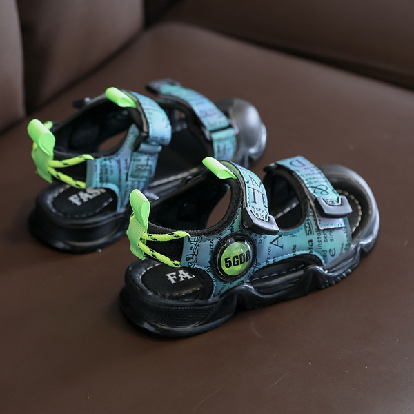 Alkalmi gyerekszandál csatokkal fiúknak